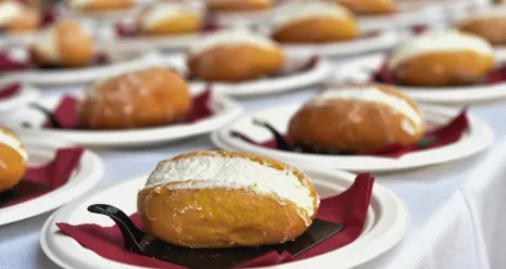 Maritozzo con panna dulce romano