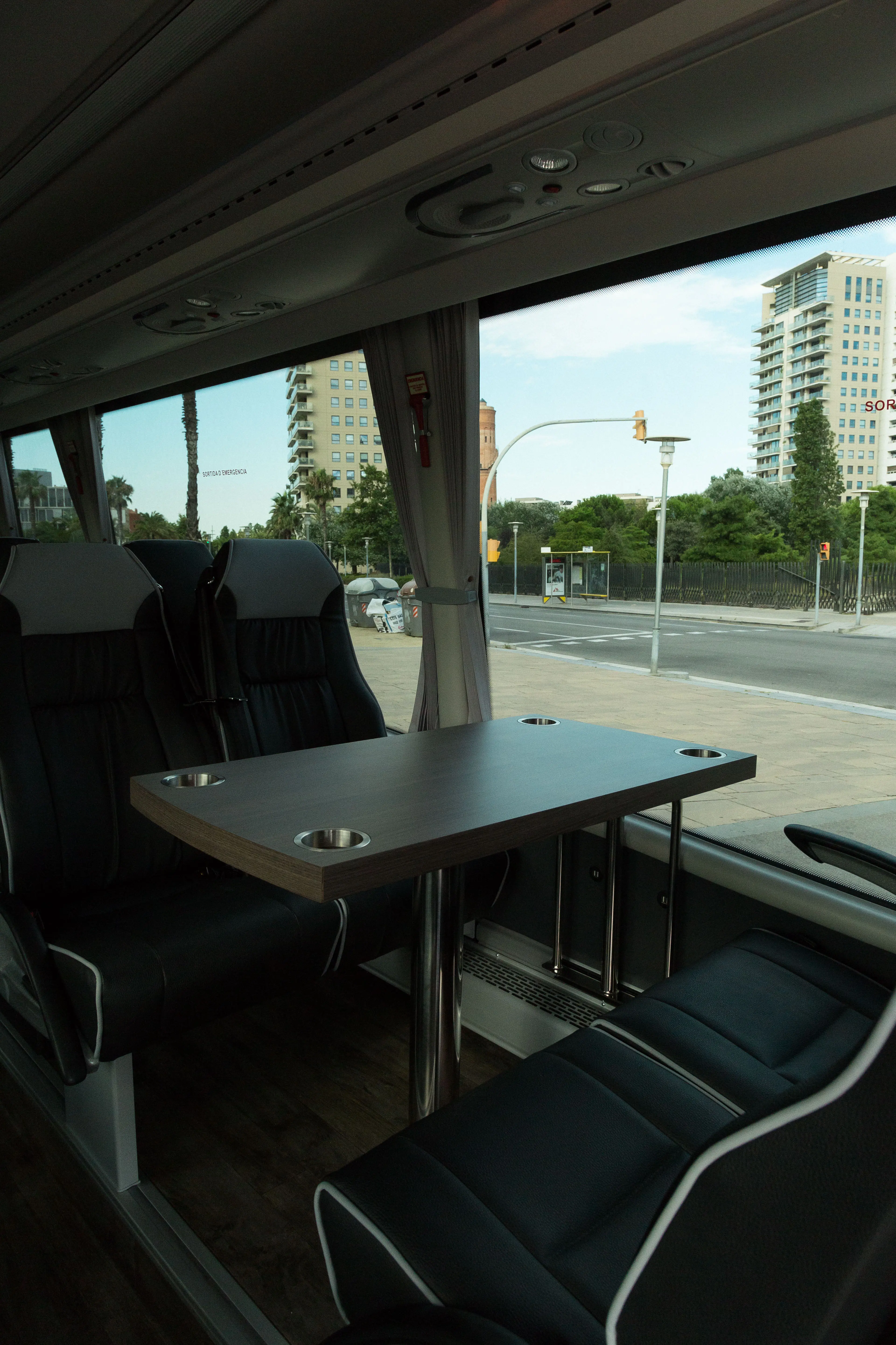 Interior de un minibus premium de Julià