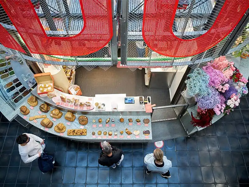 Puesto de comida en el Mercado de San Antón
