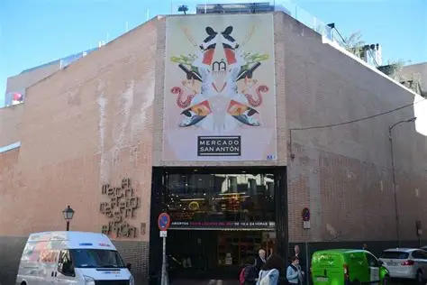 Entrada del Mercado de San Antón