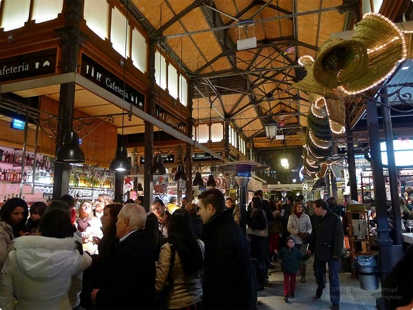 Puestos de comida en el mercado de San Miguel