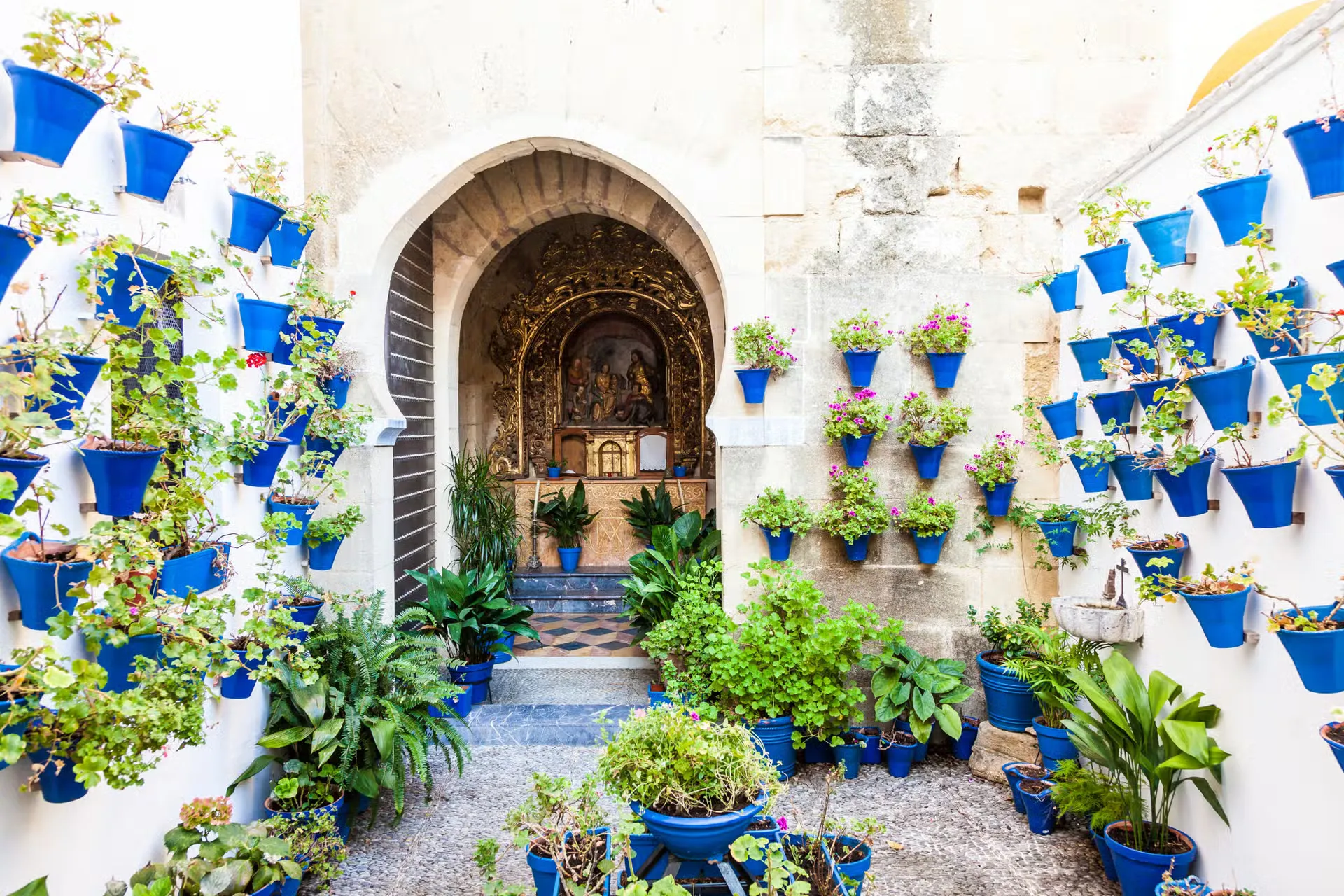 Decorated Córdoba courtyard