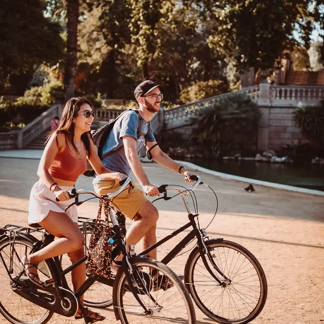 Tour en bicicleta por Barcelona con paseo en barco